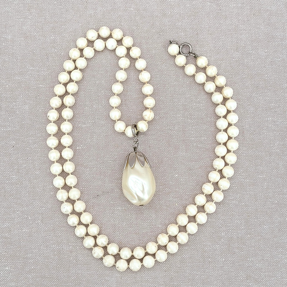 Vintage Sarah Coventry Faux Pearl Teardrop Pendant Necklace Signed 20”